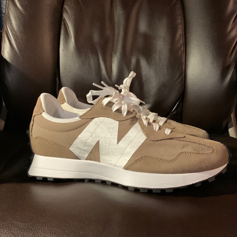New Balance 327